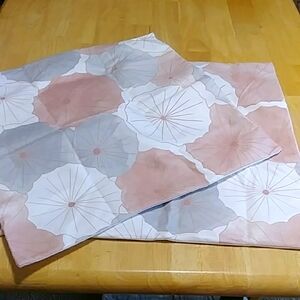 Abstract Floral Pillow covers Nwot